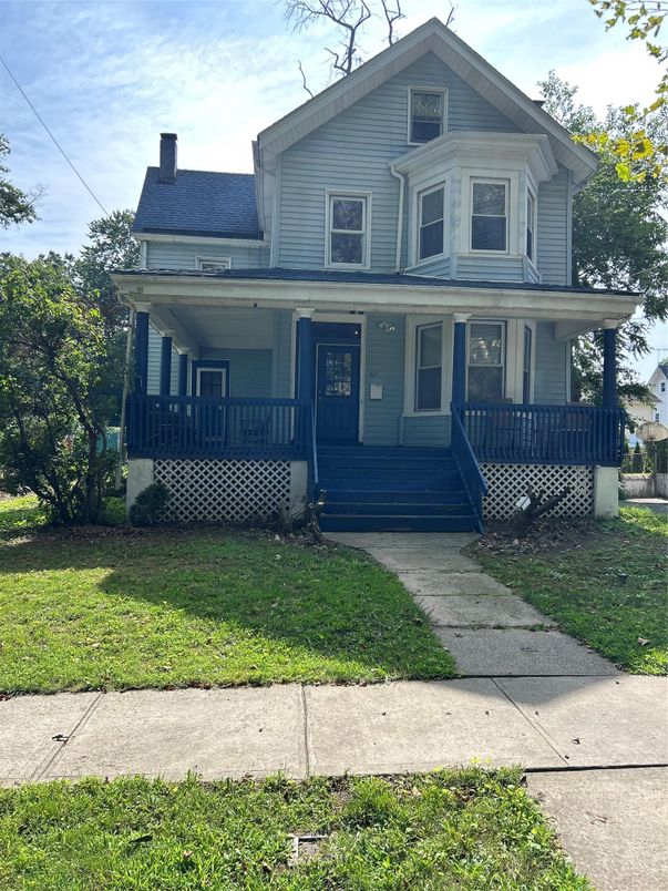 Exterior, Facade, Queen Anne Victorian