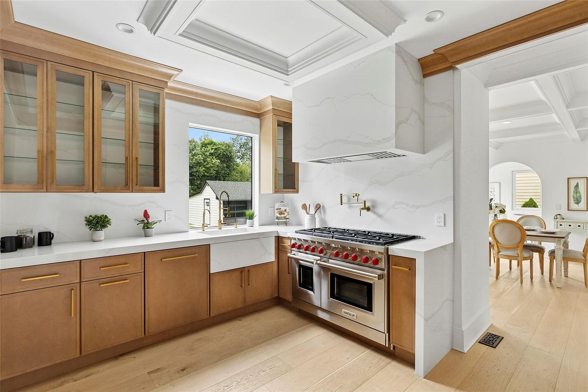Dining room, Interior, Kitchen, Marble Walls, Recessed Lighting, Stainless Steel Appliances, Wood Texture Flooring