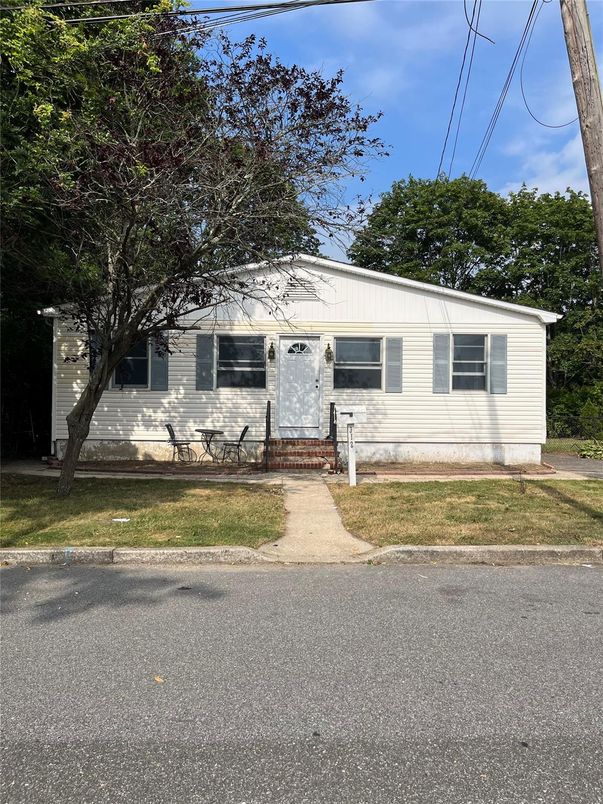 Exterior, Facade, Cape Cod