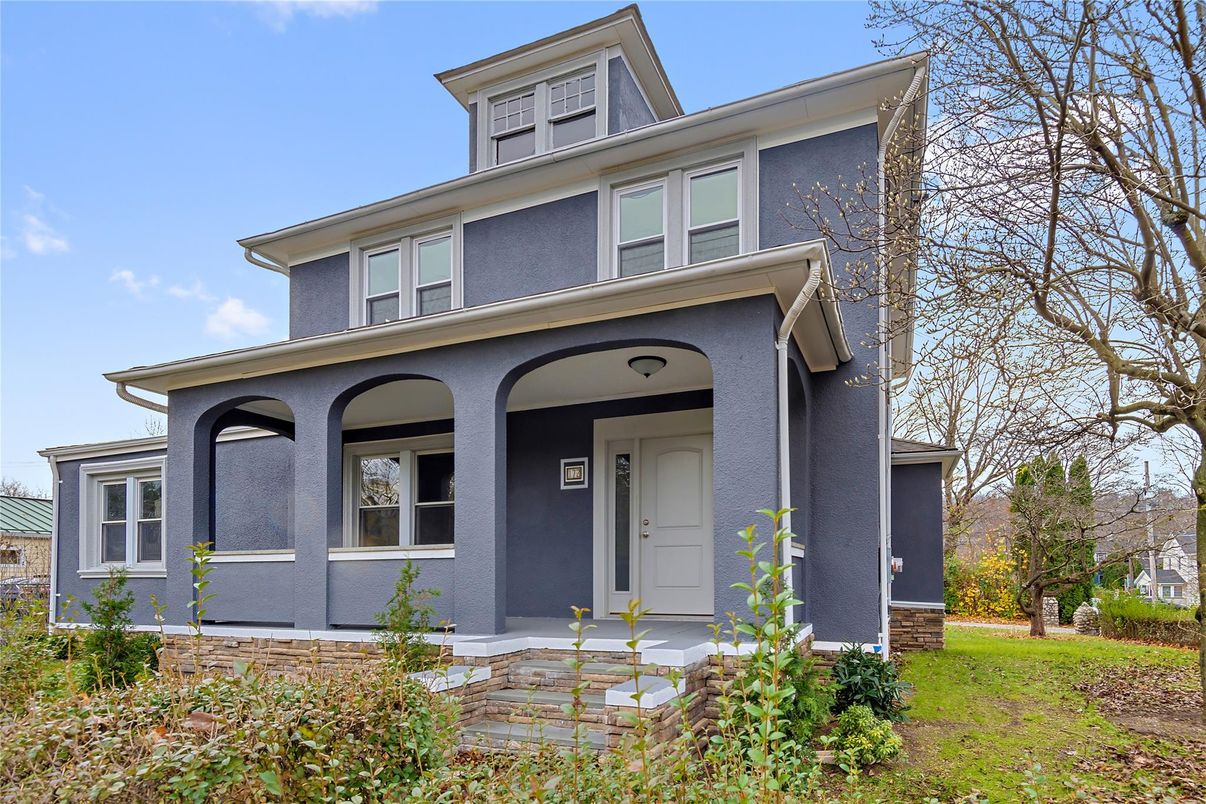 Exterior, Facade, American Foursquare