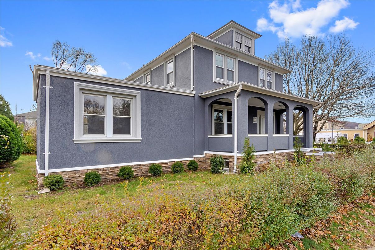 Exterior, Facade, American Foursquare