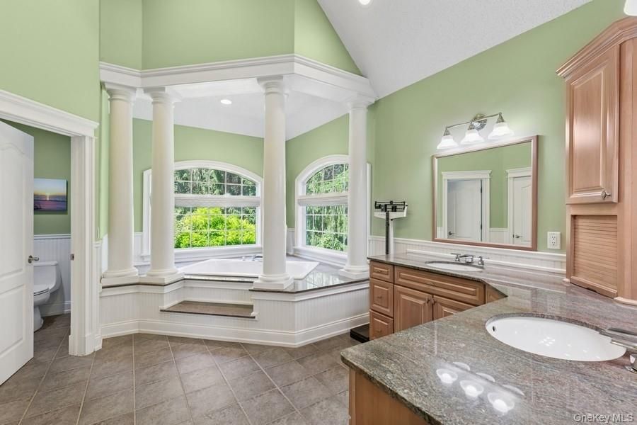 Bathroom, Dual Sink Vanities, Interior, Recessed Lighting