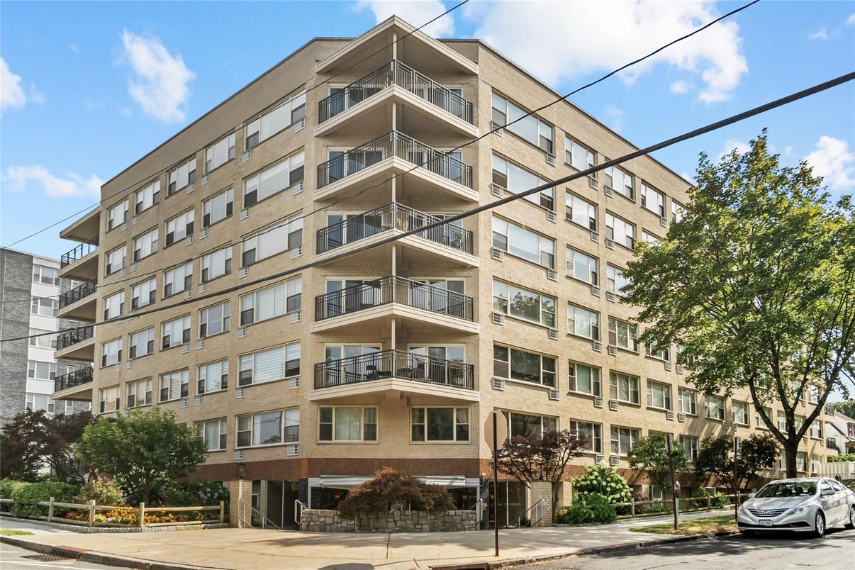Exterior, Facade, Condo Building