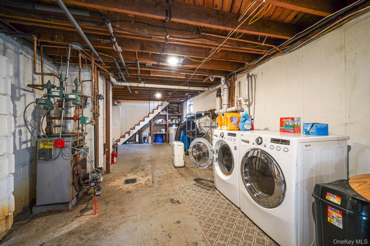 Interior, Washer, Wooden Beams