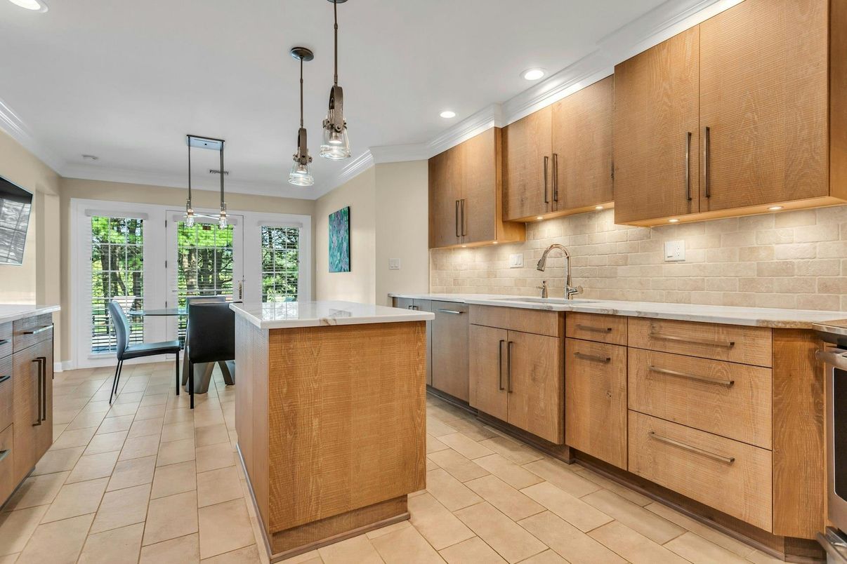 Dining room, Interior, Kitchen, Pendant Lights, Recessed Lighting, Stainless Steel Appliances