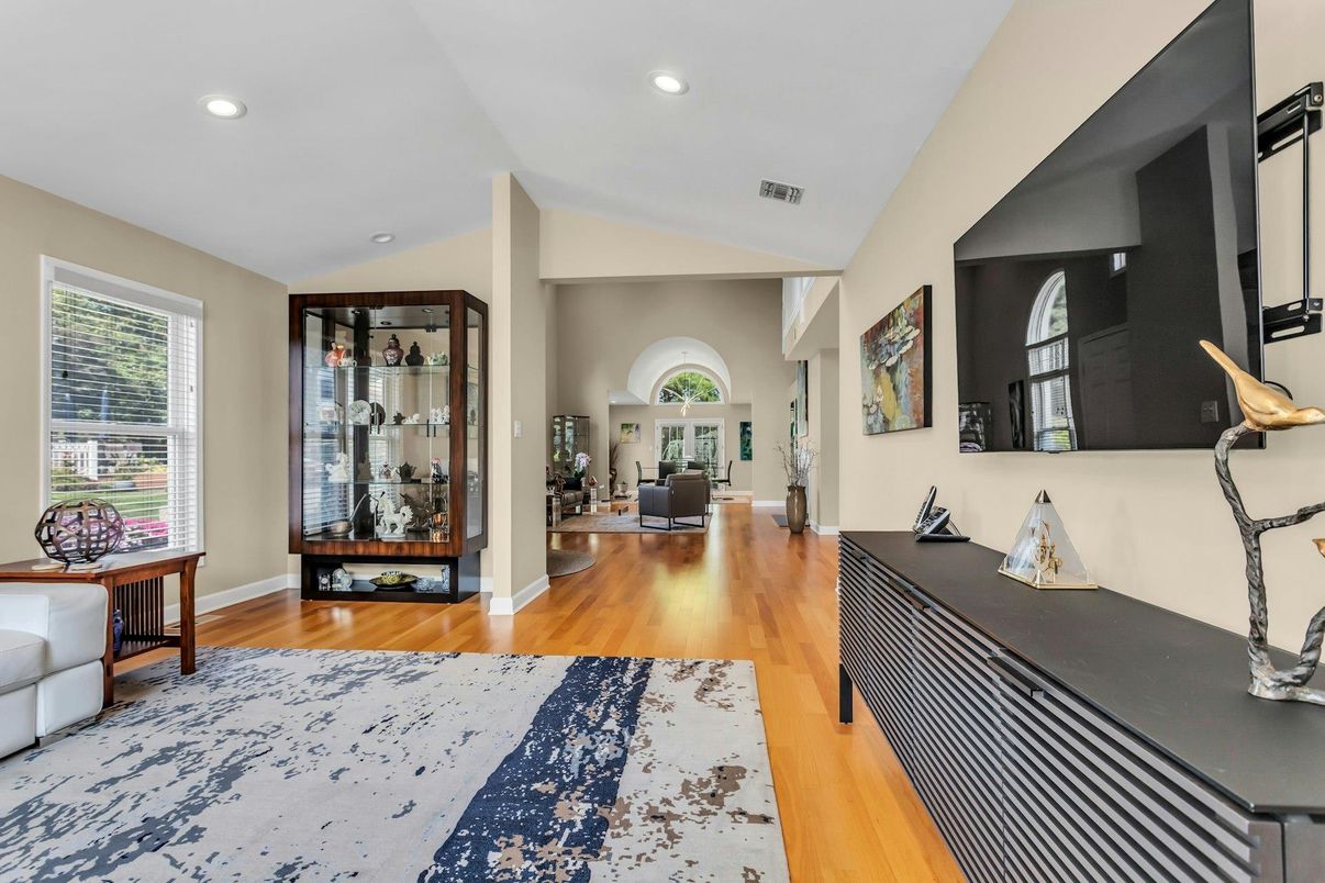 Interior, Recessed Lighting, Wood Texture Flooring