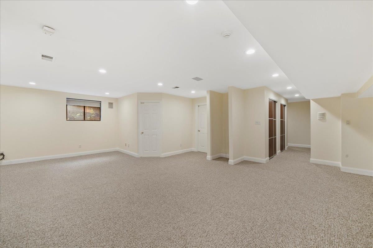 Empty room, Interior, Recessed Lighting