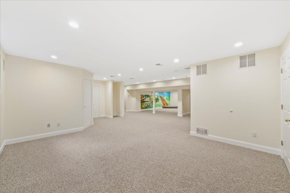 Empty room, Interior, Recessed Lighting
