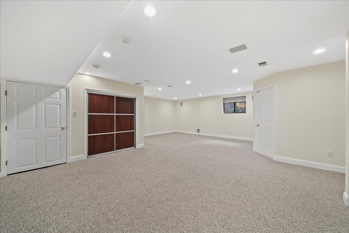 Empty room, Interior, Recessed Lighting