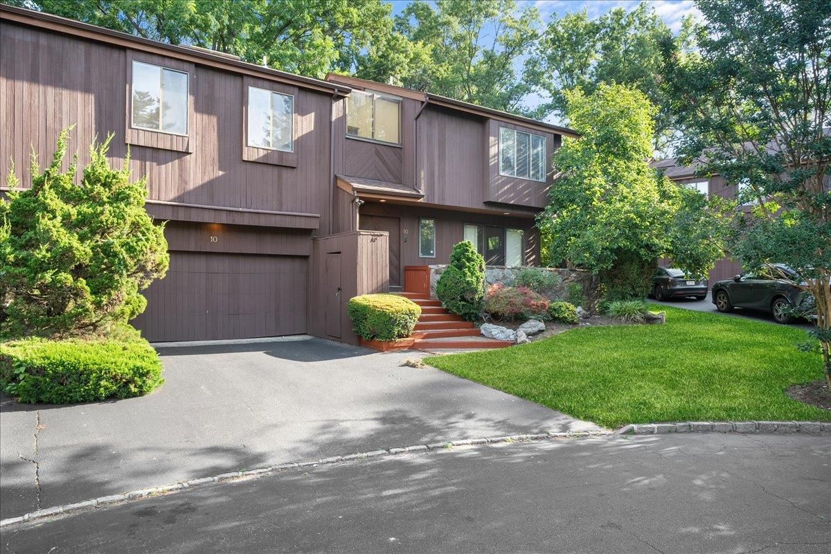 Attached, Exterior, Facade, Raised Ranch