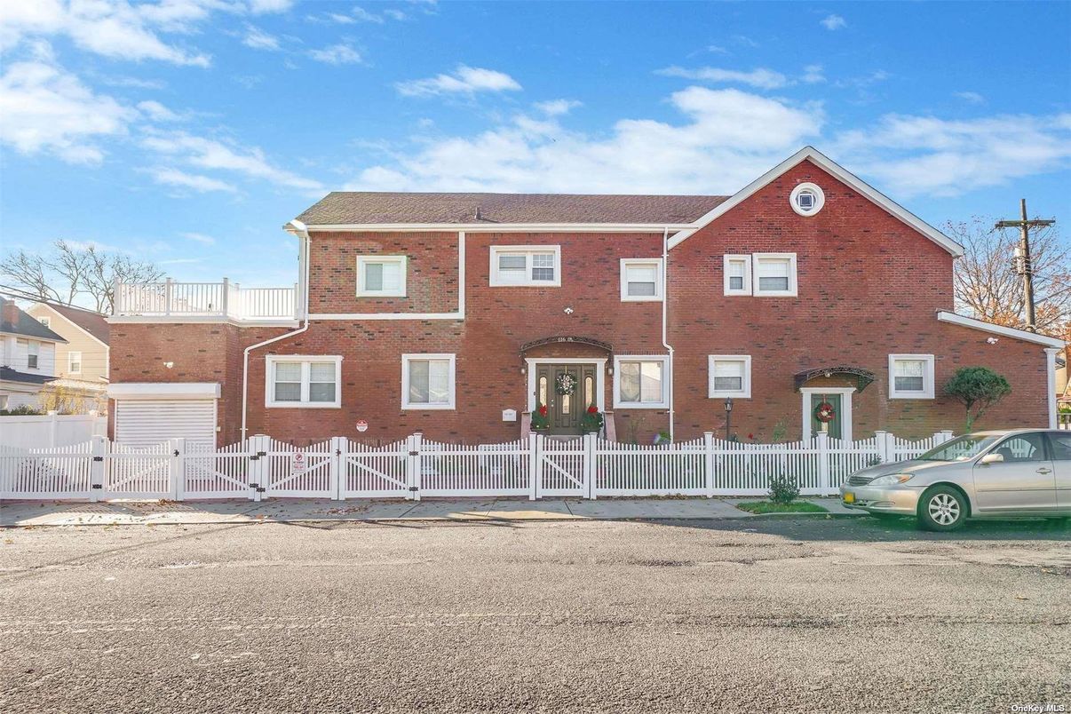 Exterior, Facade, Brick Facade, Rowhouse