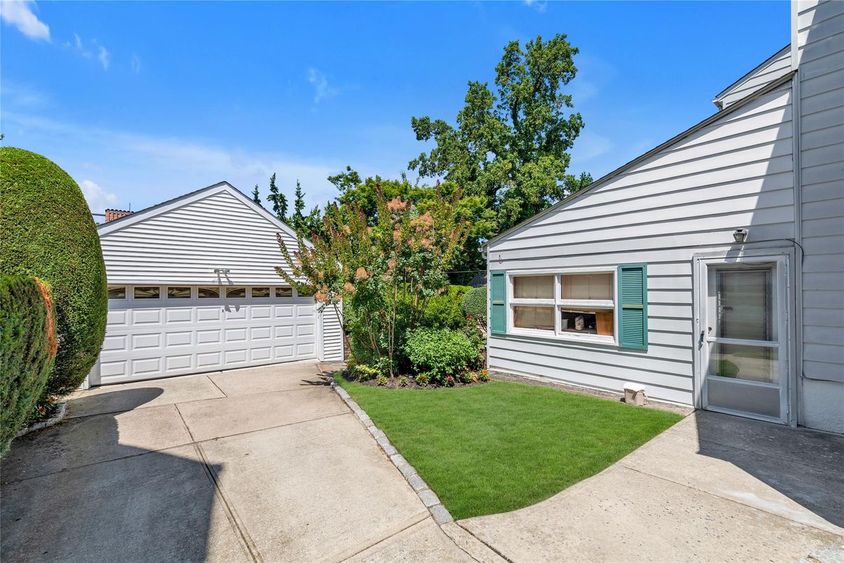 Detached Garage, Exterior
