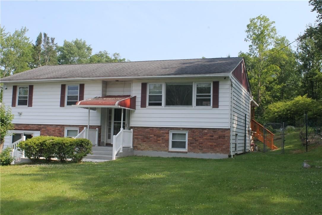 Exterior, Facade, Brick Facade, Raised Ranch