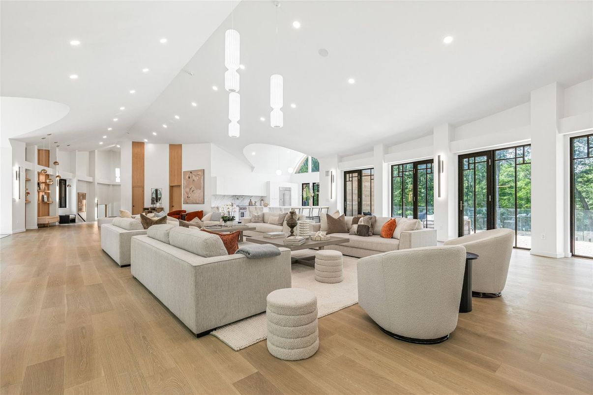 Interior, Living room, Pendant Lights, Recessed Lighting, Wood Texture Flooring