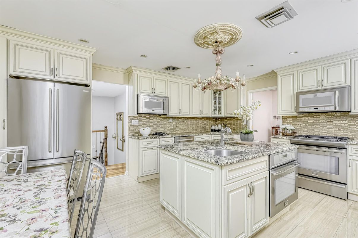Chandelier, Interior, Kitchen, Recessed Lighting, Stainless Steel Appliances