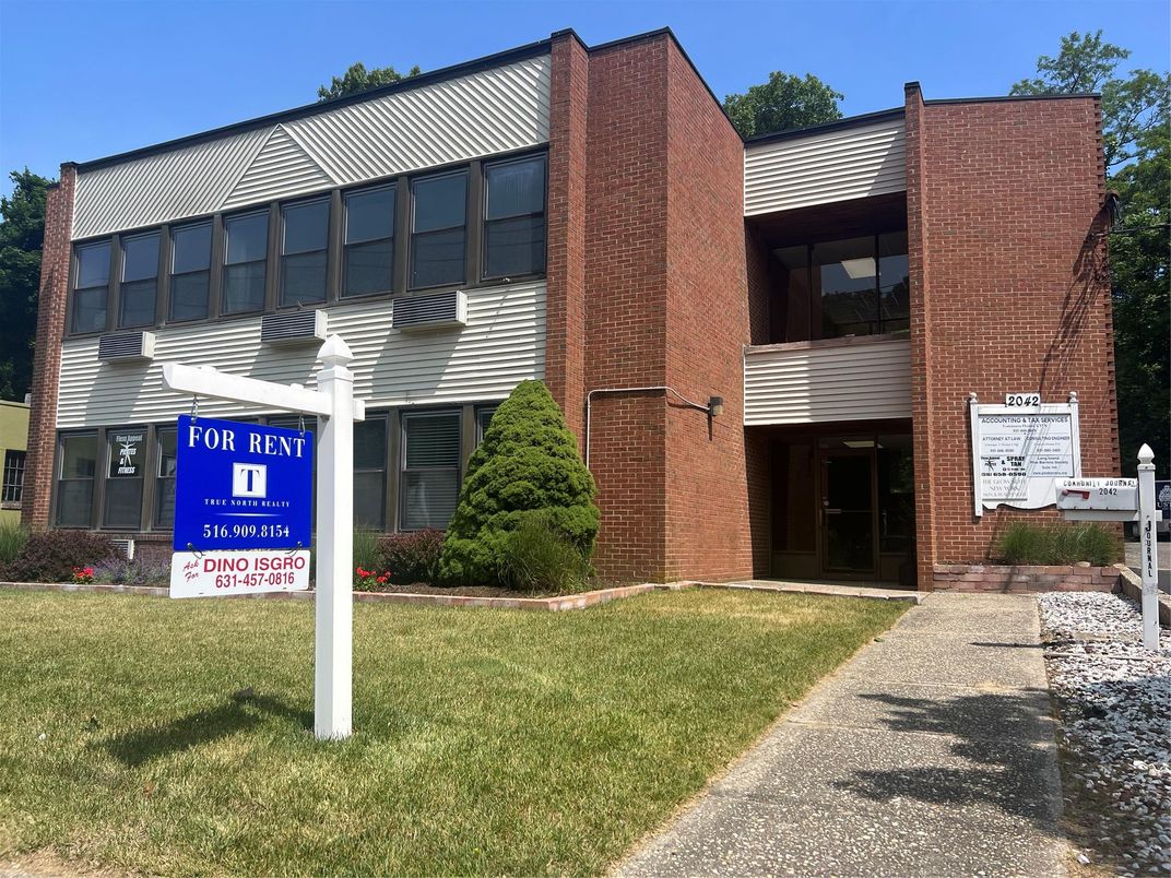 Exterior, Facade, Brick Facade, Rowhouse
