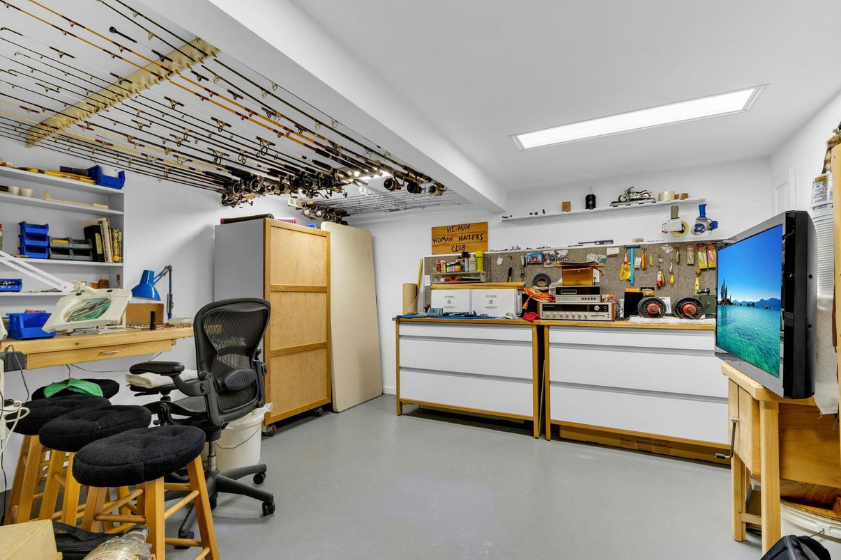 Home Office, Interior