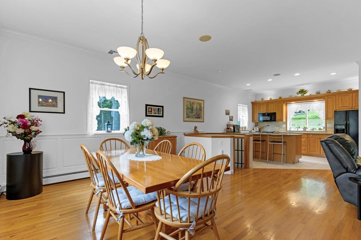 Chandelier, Dining room, Interior, Kitchen, Recessed Lighting, Wood Texture Flooring