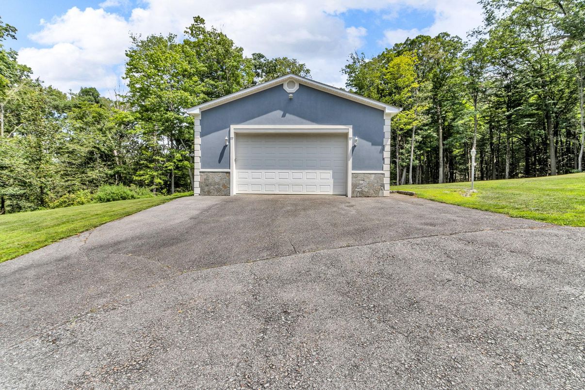 Detached Garage, Exterior