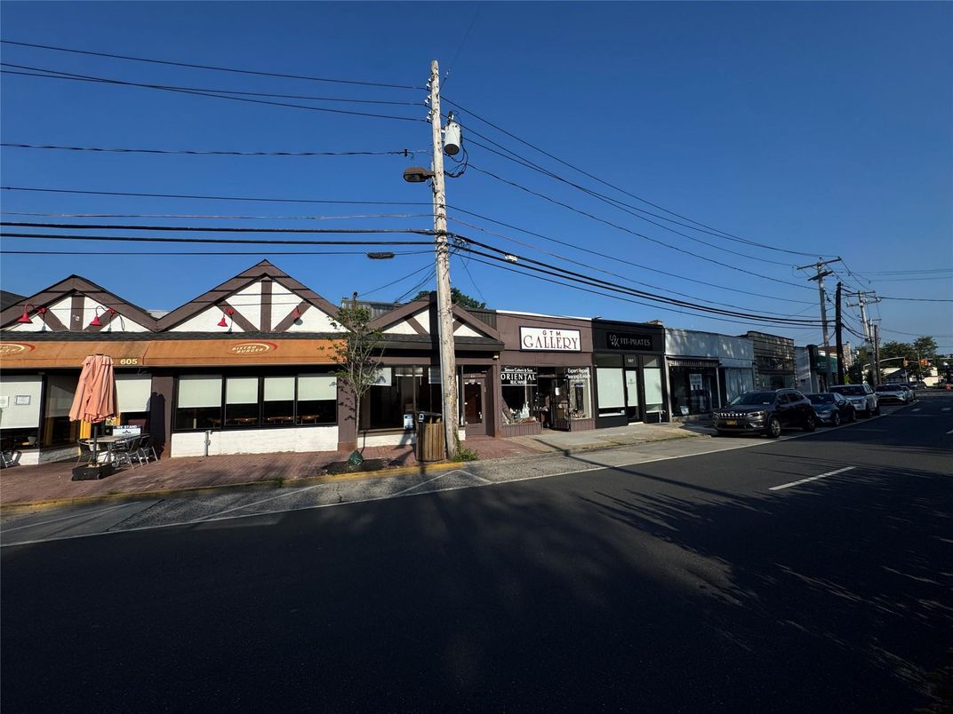 Exterior, Facade, None