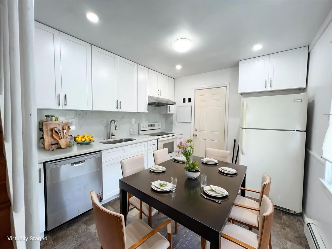 Dining room, Interior, Kitchen, Recessed Lighting, Stainless Steel Appliances