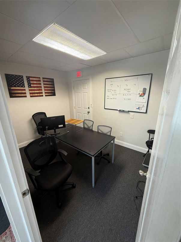 Home Office, Interior