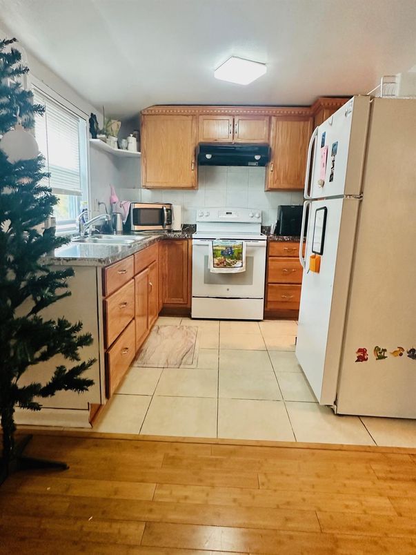 Interior, Kitchen, Wood Texture Flooring