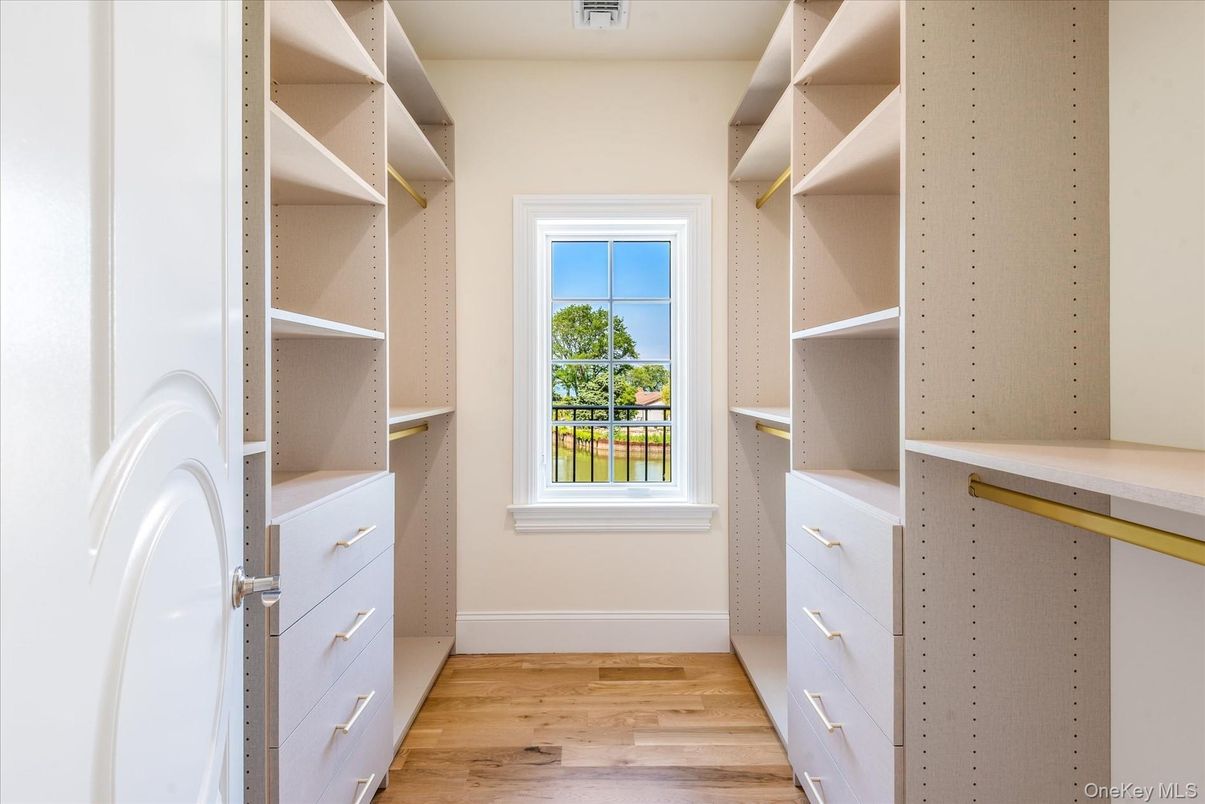 Interior, Walk-in Closets, Wood Texture Flooring