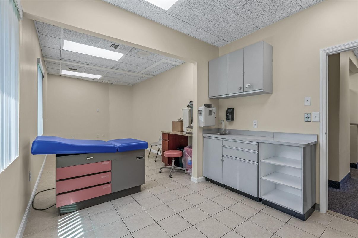 Home Office, Interior