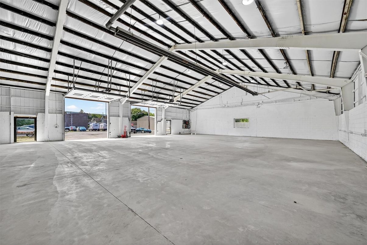 Garage, Interior