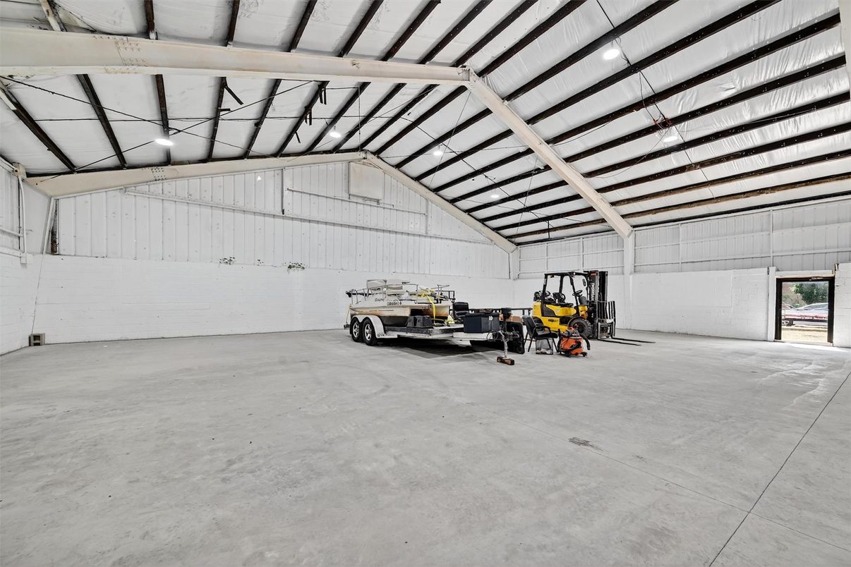 Garage, Interior