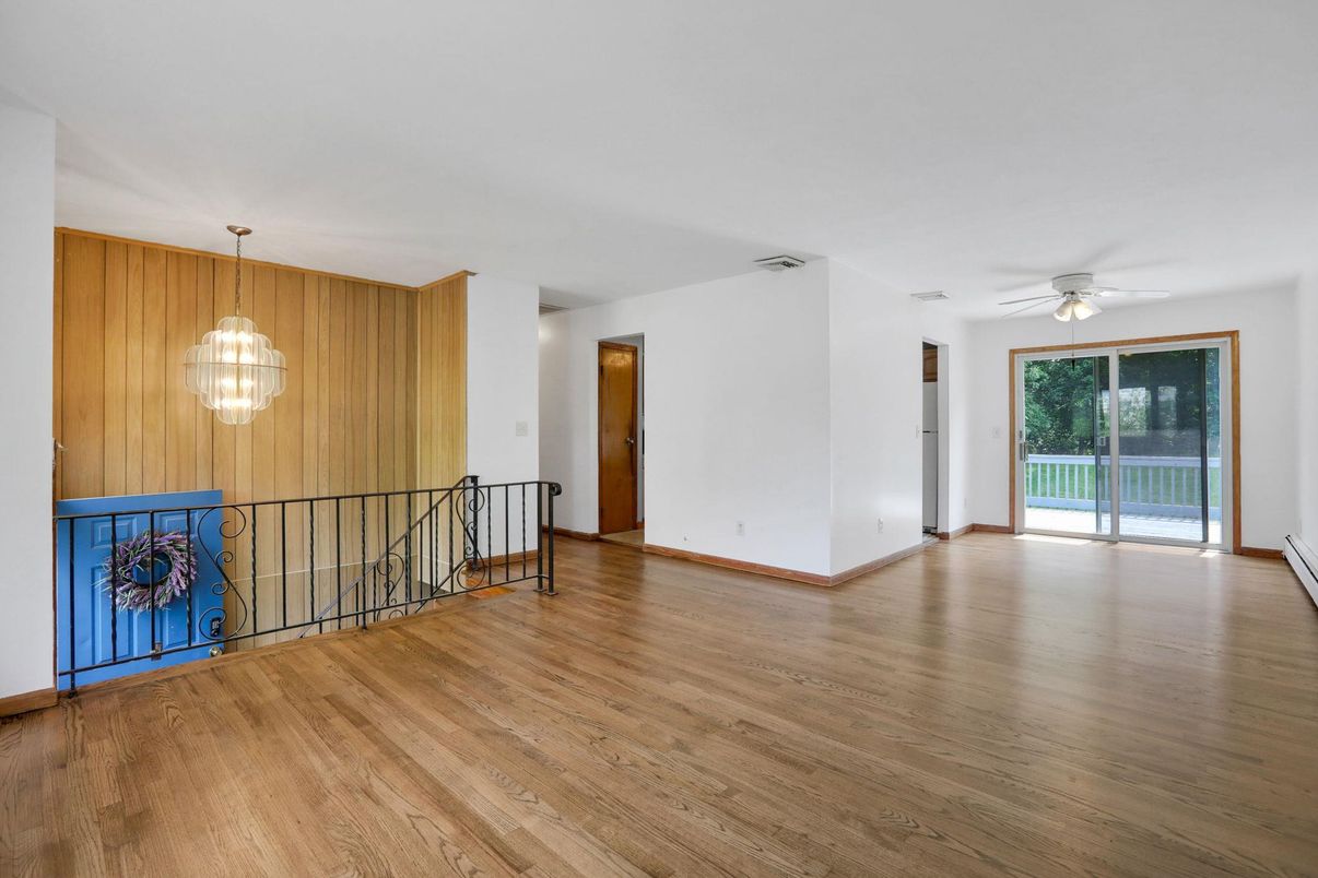 Empty room, Interior, Pendant Lights, Wood Texture Flooring