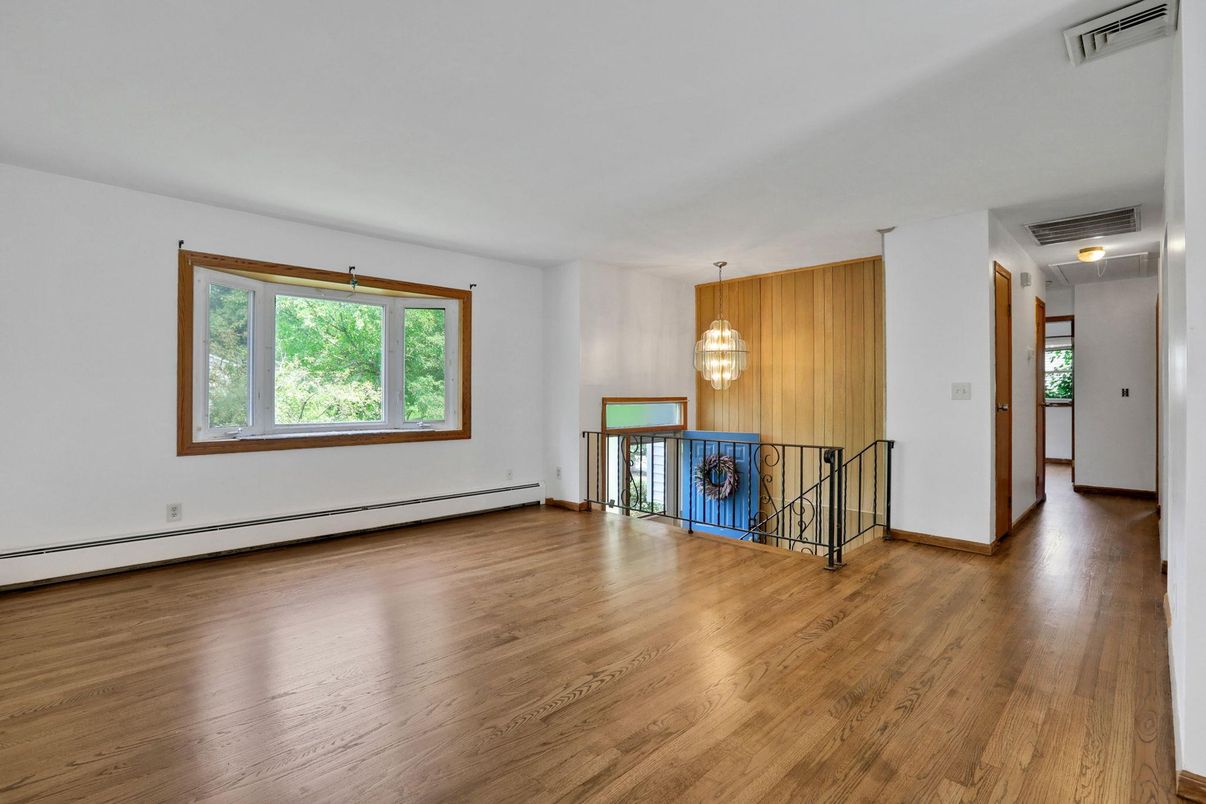 Chandelier, Empty room, Interior, Pendant Lights, Wood Texture Flooring
