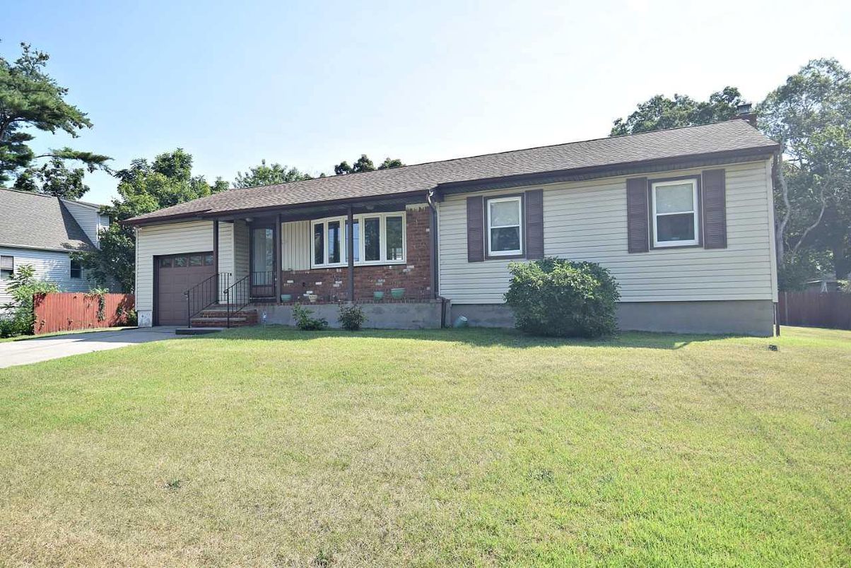 Attached, Backyard, Exterior, Facade, Brick Facade, Ranch