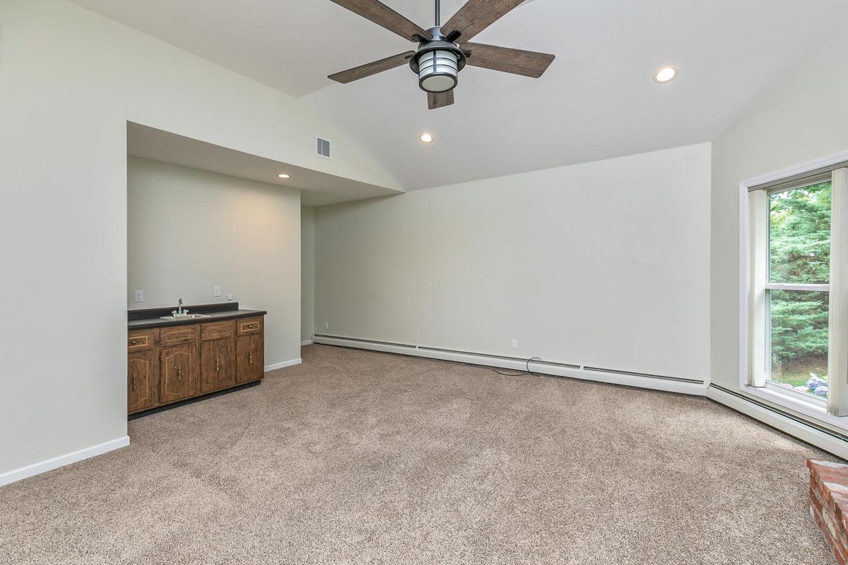 Empty room, Interior, Recessed Lighting