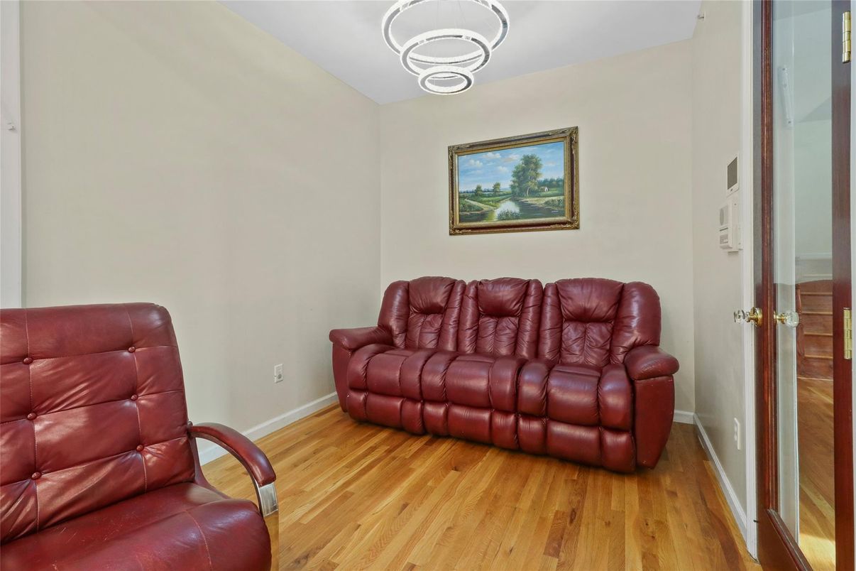 Interior, Pendant Lights, Wood Texture Flooring