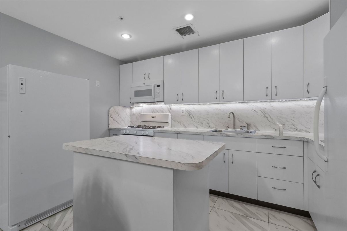 Interior, Kitchen, Marble, Marble Walls, Recessed Lighting