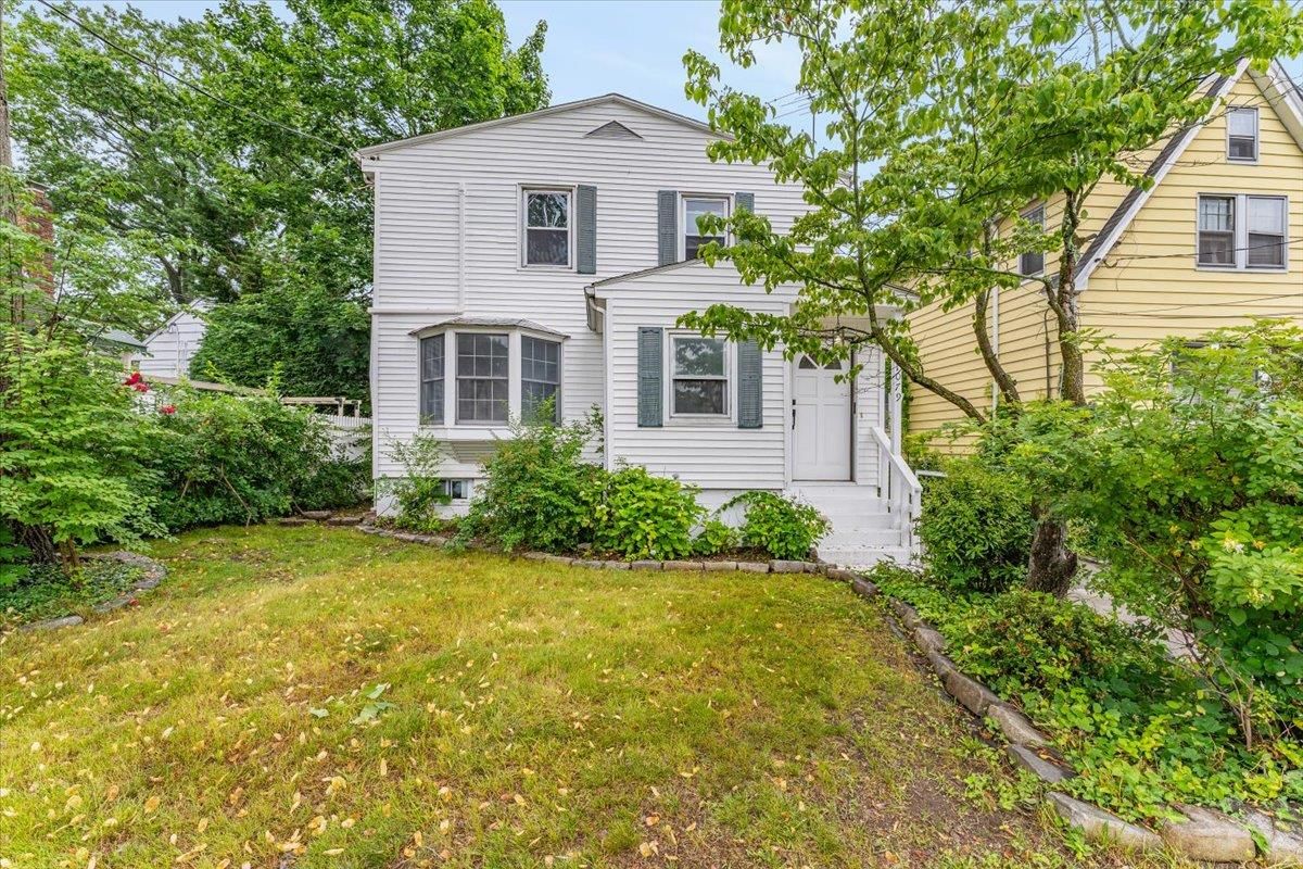 Backyard, Exterior, Facade, Queen Anne Victorian