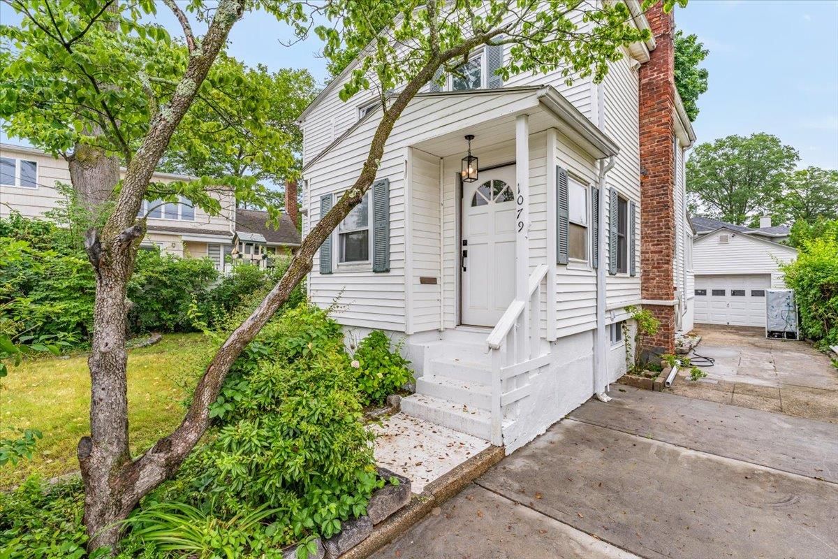 Detached Garage, Exterior