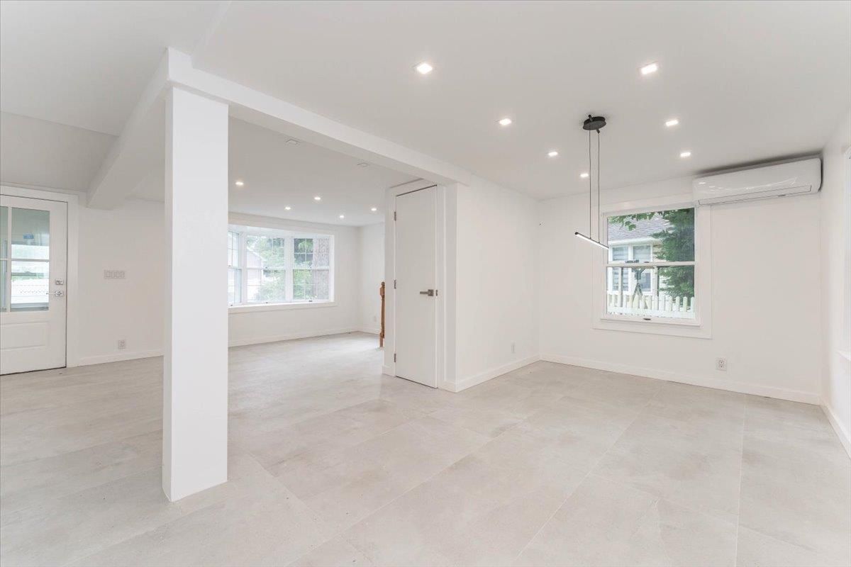 Empty room, Interior, Pendant Lights, Recessed Lighting