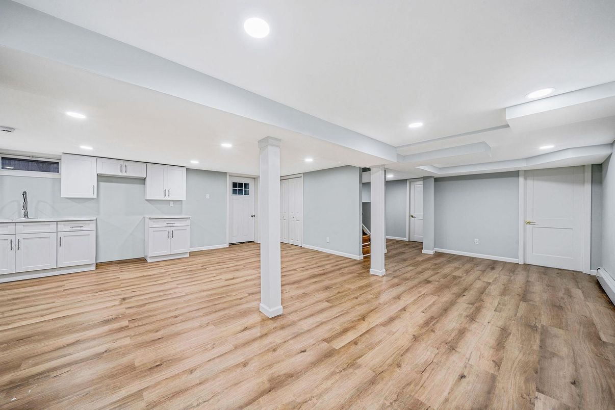Empty room, Interior, Kitchen, Recessed Lighting, Wood Texture Flooring