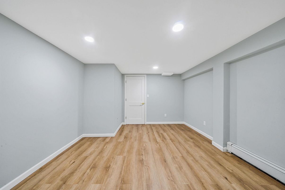 Empty room, Interior, Recessed Lighting, Wood Texture Flooring