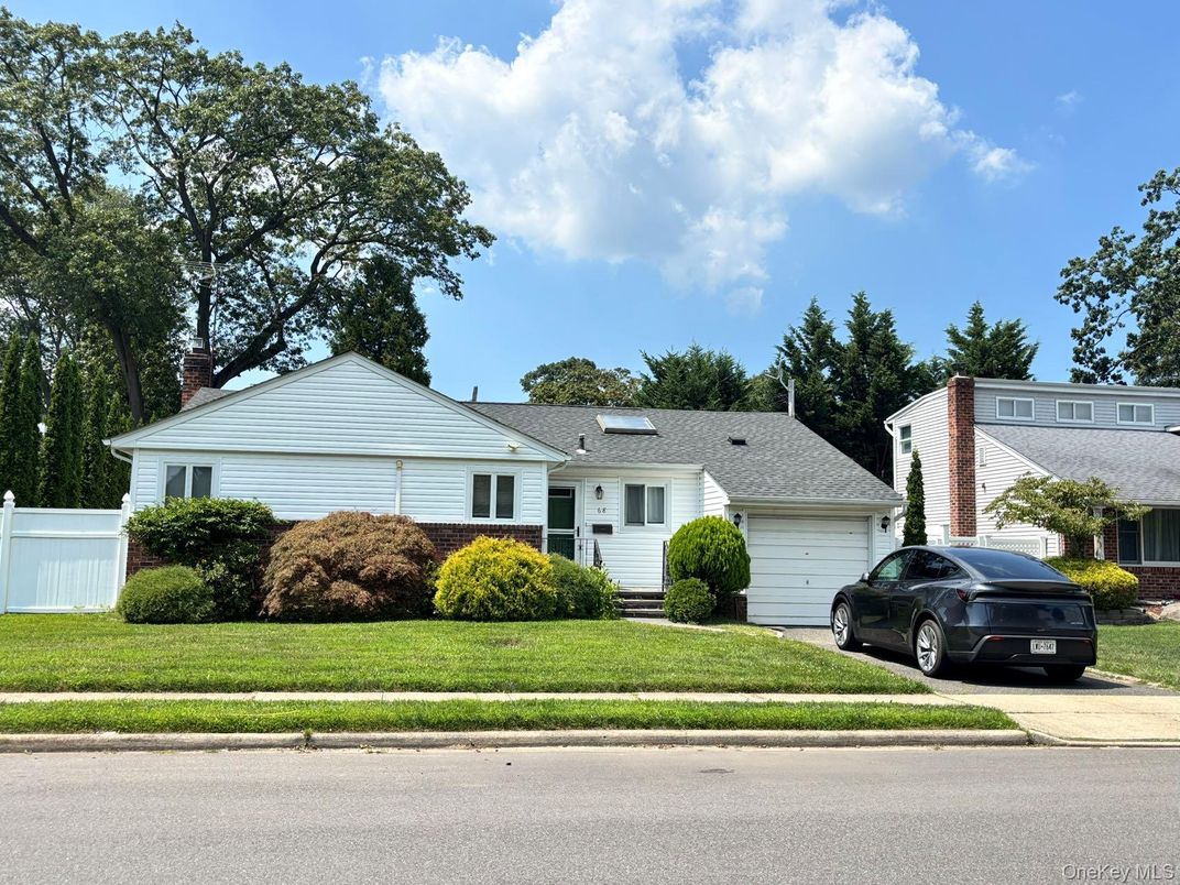 Attached, Exterior, Facade, Cape Cod