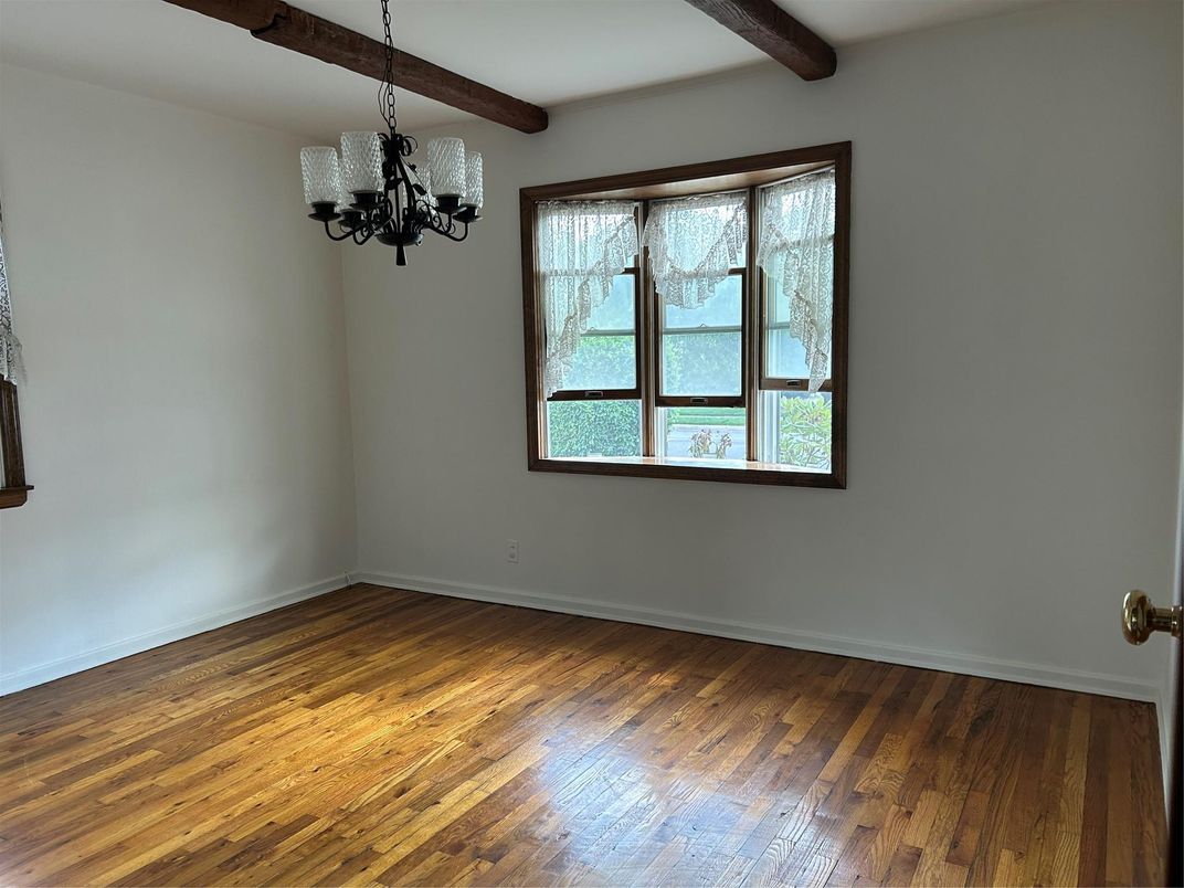 Chandelier, Empty room, Interior, Wooden Beams, Wood Texture Flooring