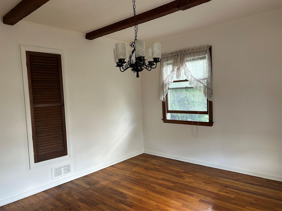 Chandelier, Empty room, Interior, Wooden Beams, Wood Texture Flooring