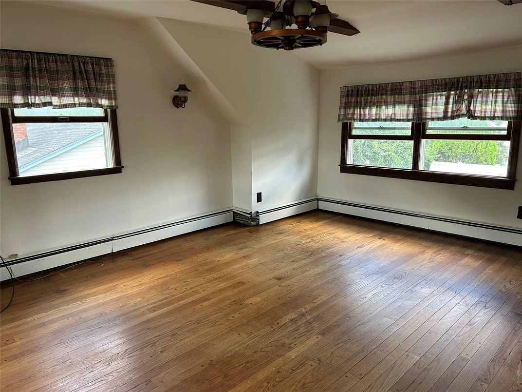 Chandelier, Empty room, Interior, Wood Texture Flooring