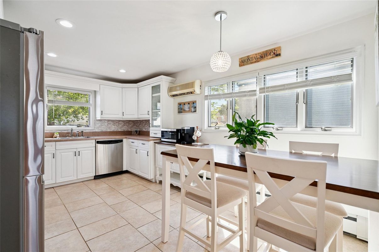 Dining room, Interior, Kitchen, Pendant Lights, Recessed Lighting