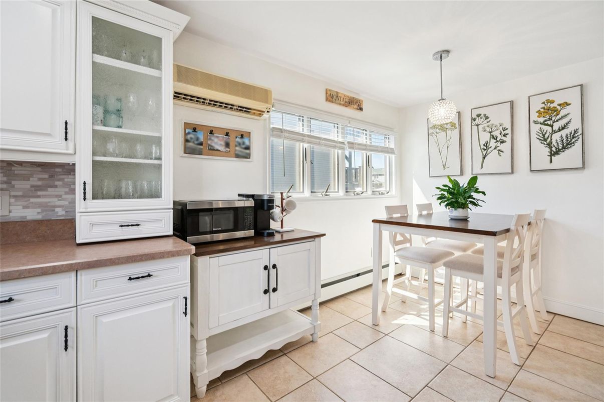 Dining room, Interior, Pendant Lights