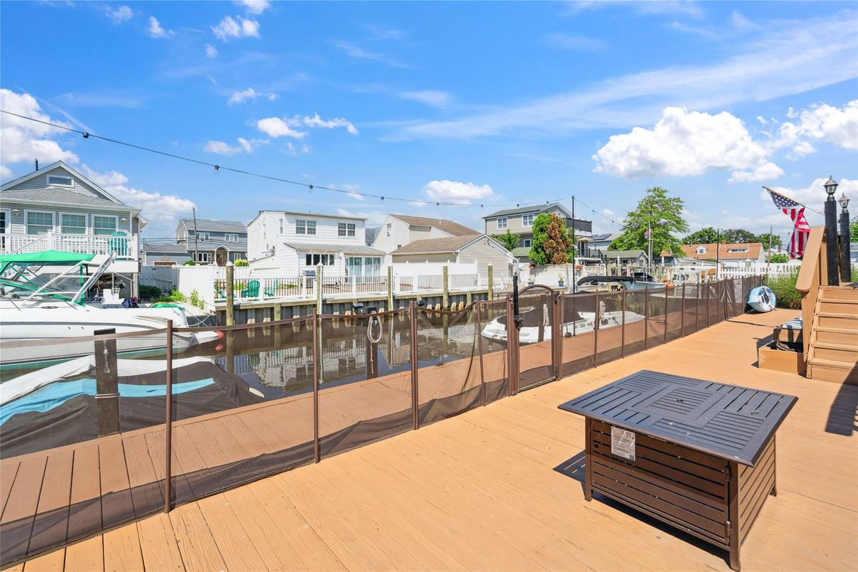 Exterior, Pool, Water