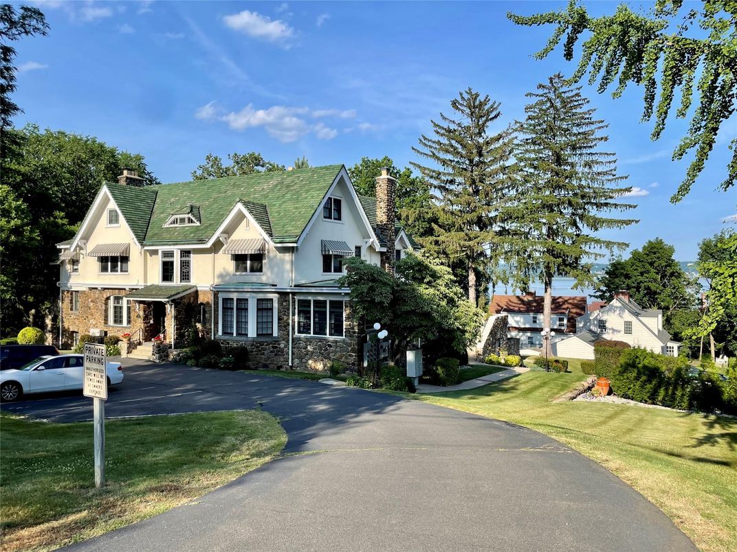 Exterior, Facade, Farmhouse
